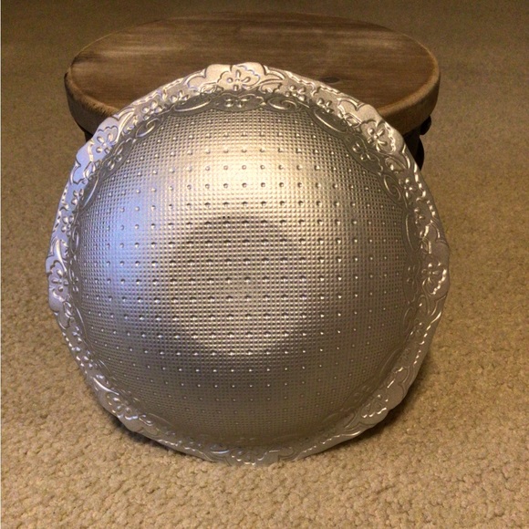 Decorative Display Bowl BUY 2 OR MORE ITEMS $10 OR LESS GET 3rd LESSER FREE! - Picture 2 of 3